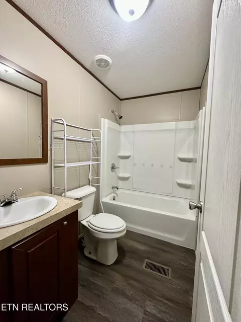 Bath - 146 Barnett Bridge Rd, Lancing, TN 37770 photo 3 of 3