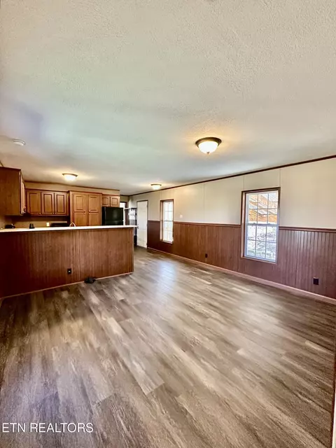 Living - 146 Barnett Bridge Rd, Lancing, TN 37770 photo 1 of 2