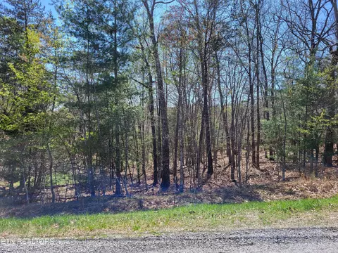 110 Cathedral Dr, Crossville, TN 38558