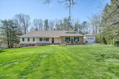 44 Myra Dr, Crossville, TN 38572