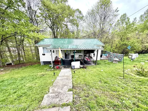 1010 W Elm St, La Follette, TN 37766