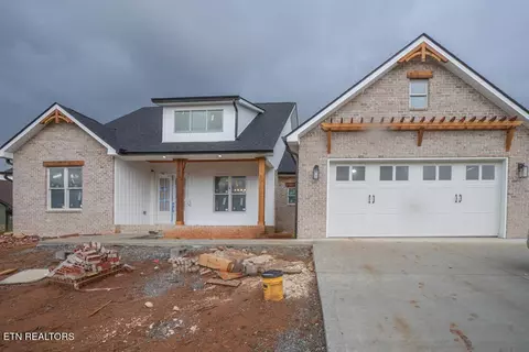 819 Pinebrooke Dr, Maryville, TN 37801