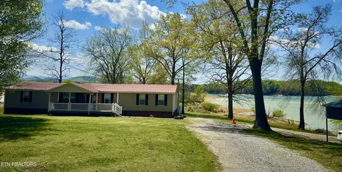 1274 Cedar Hills Rd, Dandridge, TN 37725