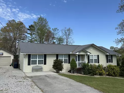 385 Mcghee Ln, Jacksboro, TN 37757