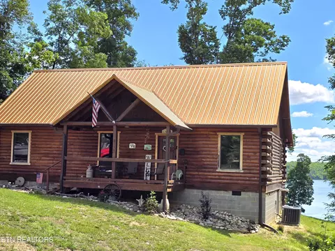 2116 Riverview Dr, Dandridge, TN 37725