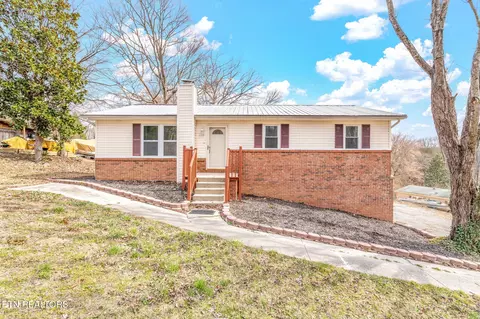 379 Cofer Cir, Harriman, TN 37748