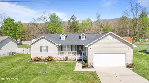 193 E Memorial Dr, Jacksboro, TN 37757