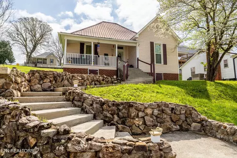 207 Loomis St, Tellico Plains, TN 37385