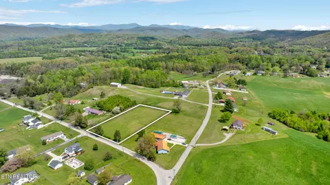 Swan Pond Circle Road, Harriman, TN 37748