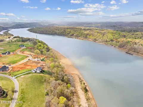 301 River Bank Tr, Loudon, TN 37774