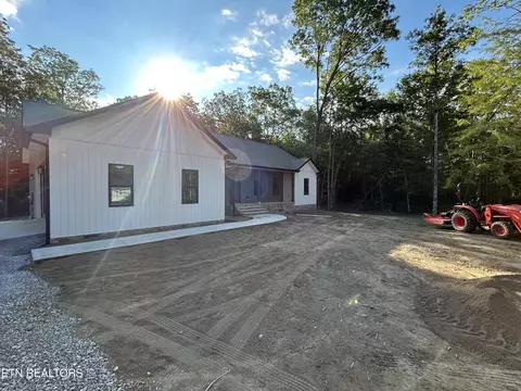 169 Creekview Ct, Jamestown, TN 38556