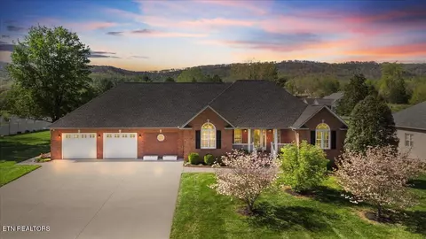 297 Preston Cir, Jacksboro, TN 37757