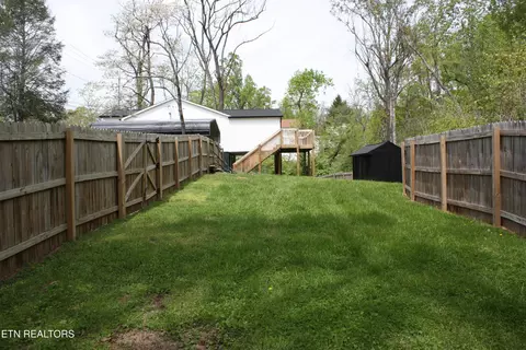 Exterior - 8266 Brickyard Rd, Powell, TN 37849 photo 5 of 6