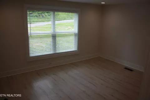 Bedroom - 8266 Brickyard Rd, Powell, TN 37849 photo 3 of 7