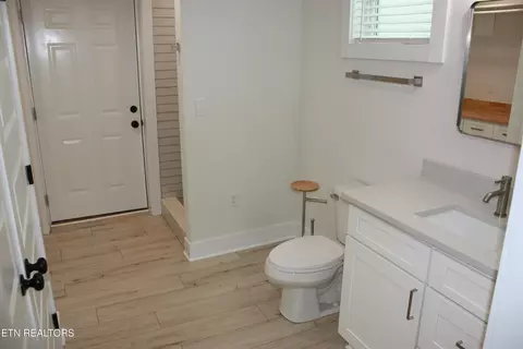 Bath - 8266 Brickyard Rd, Powell, TN 37849 photo 5 of 5