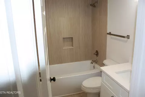 Bath - 8266 Brickyard Rd, Powell, TN 37849 photo 1 of 5