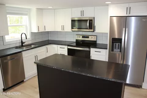 Kitchen - 8266 Brickyard Rd, Powell, TN 37849 photo 2 of 2