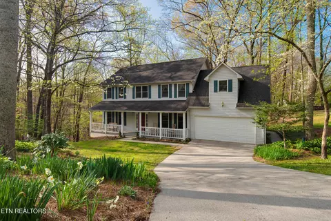 102 Newark Ln, Oak Ridge, TN 37830