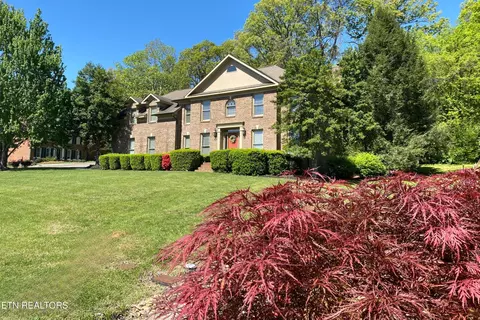 1300 Knightsbridge Dr, Knoxville, TN 37922