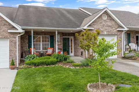 1660 Emerald Pointe Ln, Knoxville, TN 37918