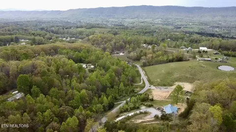 1405 Glade Springs Rd, La Follette, TN 37766