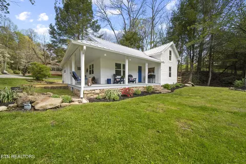 6062 Stinking Creek Rd, Pioneer, TN 37847