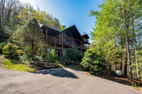 2149 Cascades Ct, Sevierville, TN 37862