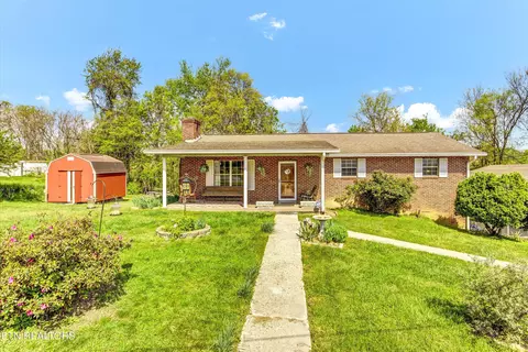 111 Shaw Rd, Clinton, TN 37716