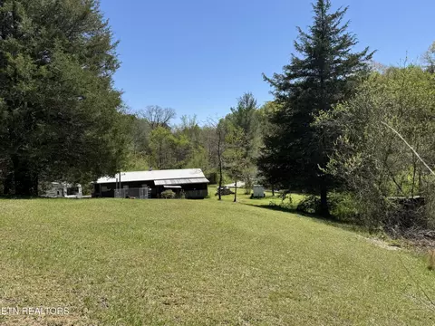 Exterior - 3435 Glendale Rd, Bybee, TN 37713 photo 11 of 13