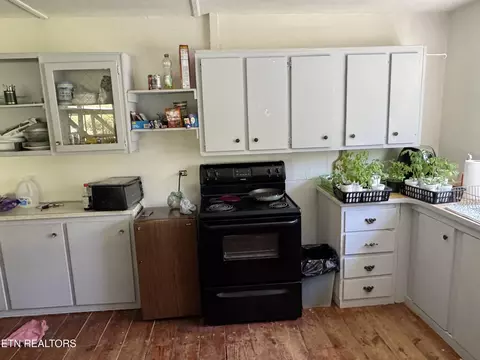 Kitchen - 3435 Glendale Rd, Bybee, TN 37713 photo 2 of 3