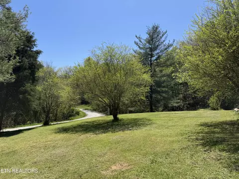 Exterior - 3435 Glendale Rd, Bybee, TN 37713 photo 3 of 13