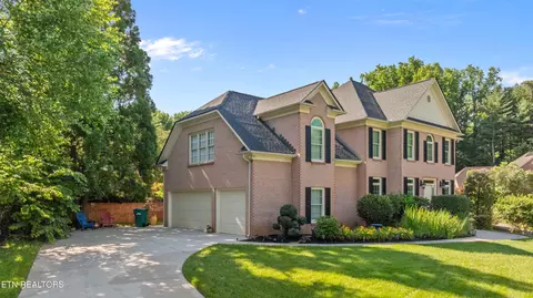 815 Ivy Point Ln, Knoxville, TN 37922