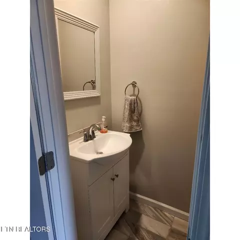 Bath - 128 Waverly, Talbott, TN 37877 photo 1 of 6