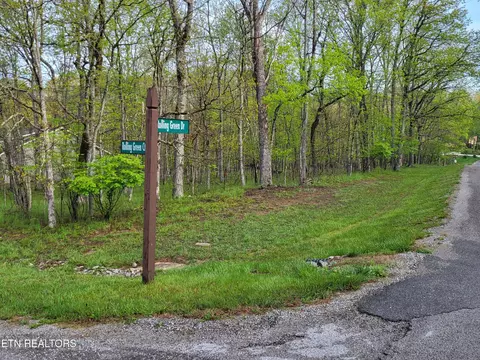 20 Rolling Green Ct, Crossville, TN 38558
