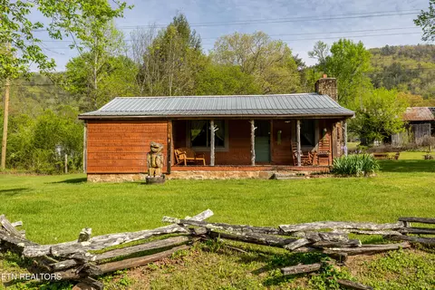 6472 Happy Valley Rd, Tallassee, TN 37878