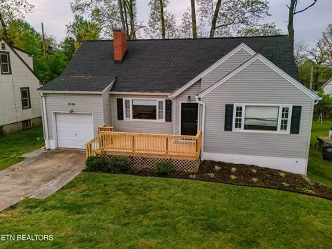 2108 Fort Henry Dr, Kingsport, TN 37664