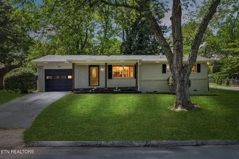 1301 SW Burton Rd, Knoxville, TN 37919