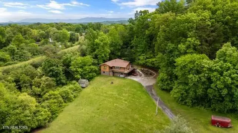 3415 Russellwood Dr, Rockford, TN 37853