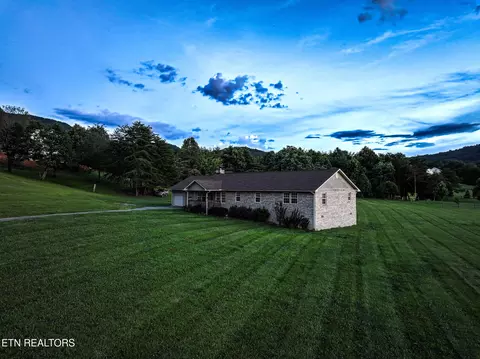 3643 Thomas Cross Rd, Sevierville, TN 37876