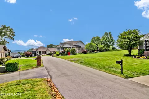 109 Pointe Summit Dr, Greenback, TN 37742