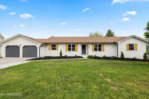 1054 Cattlemans Dr, Lenoir City, TN 37772