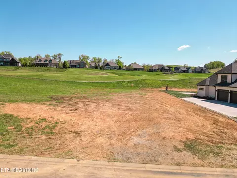 717 Starboard Dr, Lenoir City, TN 37772