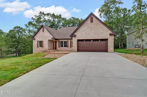 630 Lakeview Dr, Crossville, TN 38558
