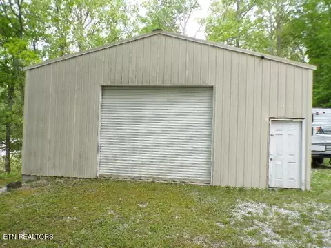 716 Morgan County Hwy Hwy, Harriman, TN 37748
