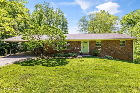912 Lester Rd, Knoxville, TN 37920