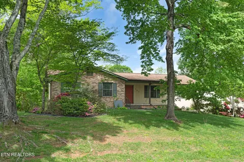 133 Hendrix Dr, Oak Ridge, TN 37830