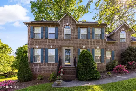 1013 Summerfield Dr, Maryville, TN 37801