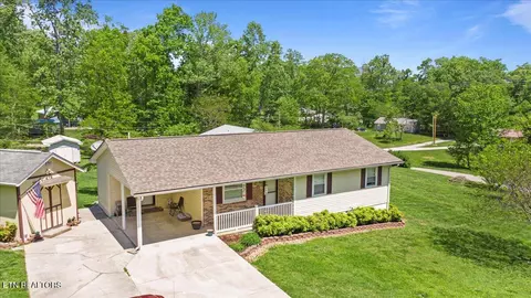 114 Merriwood Ln, La Follette, TN 37766