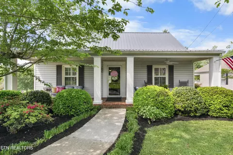 235 Eagle Bluff Rd, Jacksboro, TN 37757