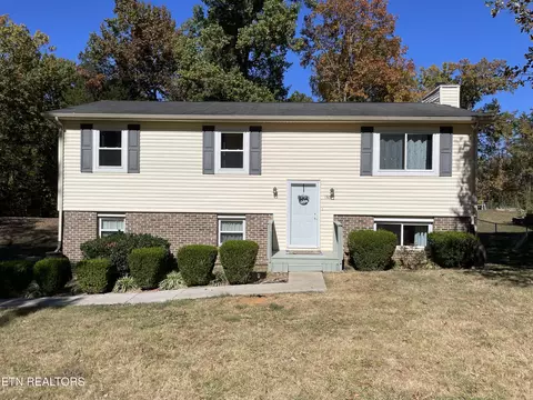1323 E Woodshire Dr, Knoxville, TN 37922